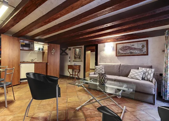Canal View Suite In Rialto By Wonderful Italy
